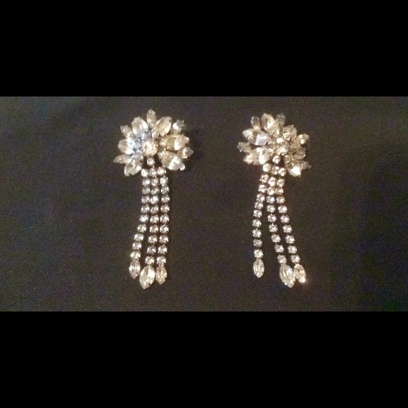 Vintage Stunning vintage tasseled Rhinestone earnings. - Picture 2 of 2